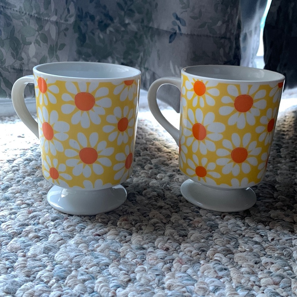 Footed tea cups/mugs